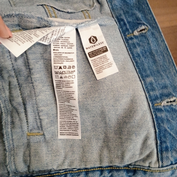 Levi's Light Blue Jean Jacket - Picture 10 of 11